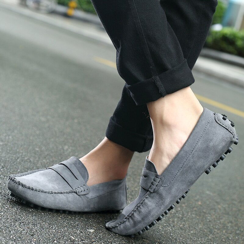 Mocassins pour hommes en daim, au style casual moderne et au design confortable pour un usage quotidien | Sulvida