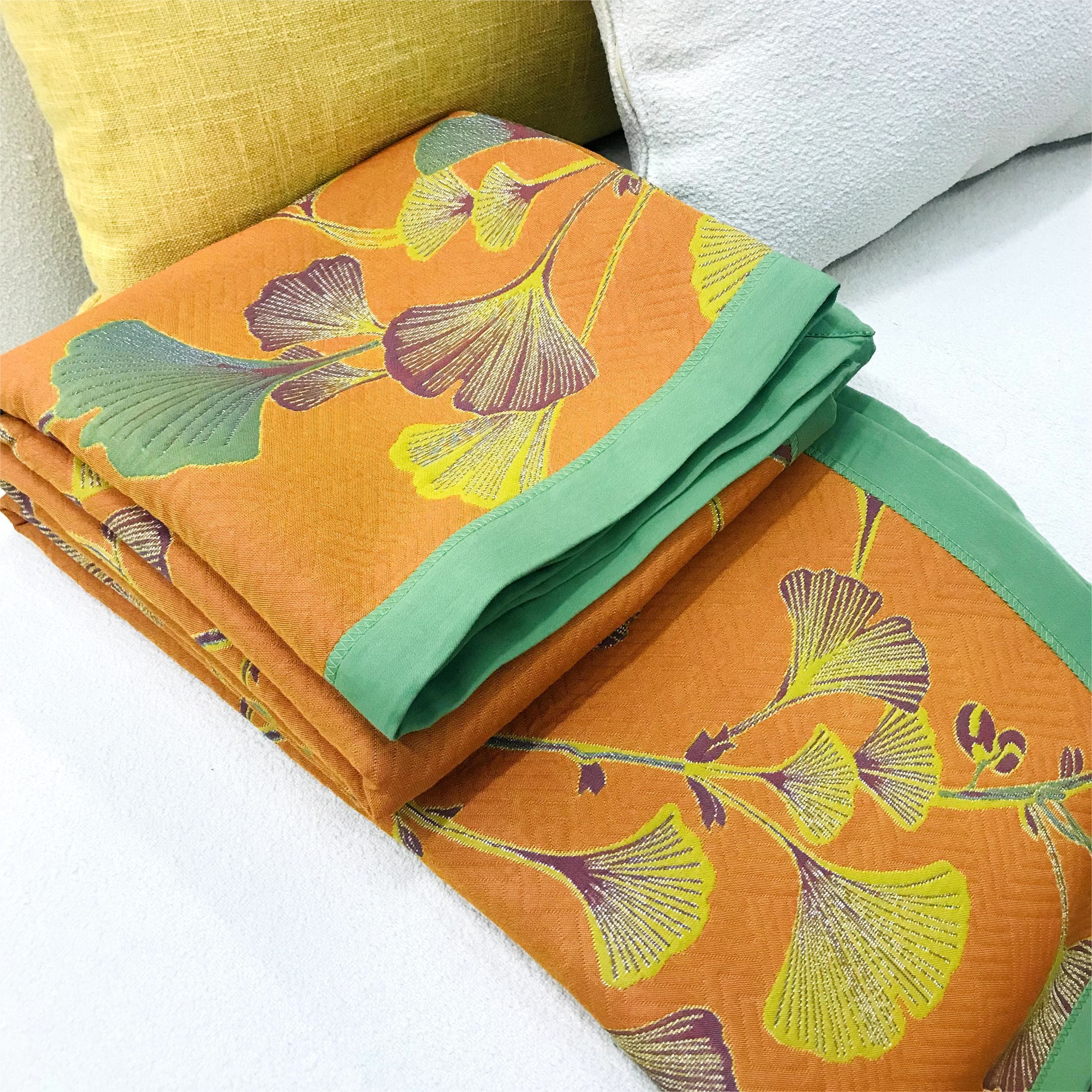 Quilt réversible à motif de feuilles de ginkgo – linge de lit luxueux en jacquard de coton et de fibres de soja pour lits Queen Size et King Size | Sulvida