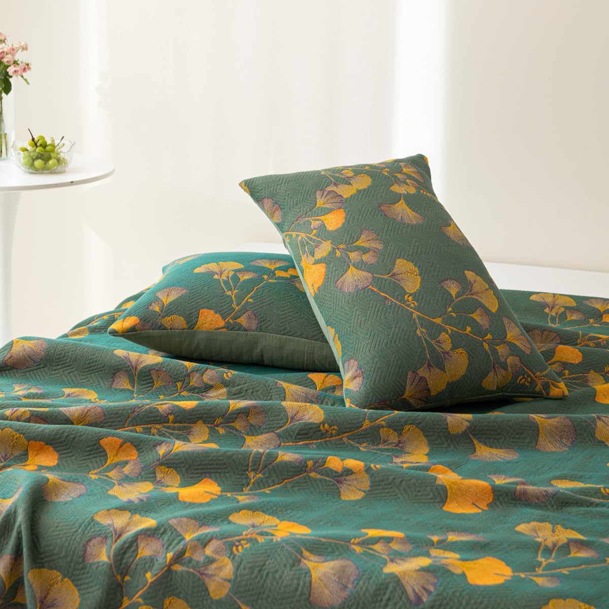 Quilt réversible à motif de feuilles de ginkgo – linge de lit luxueux en jacquard de coton et de fibres de soja pour lits Queen Size et King Size | Sulvida