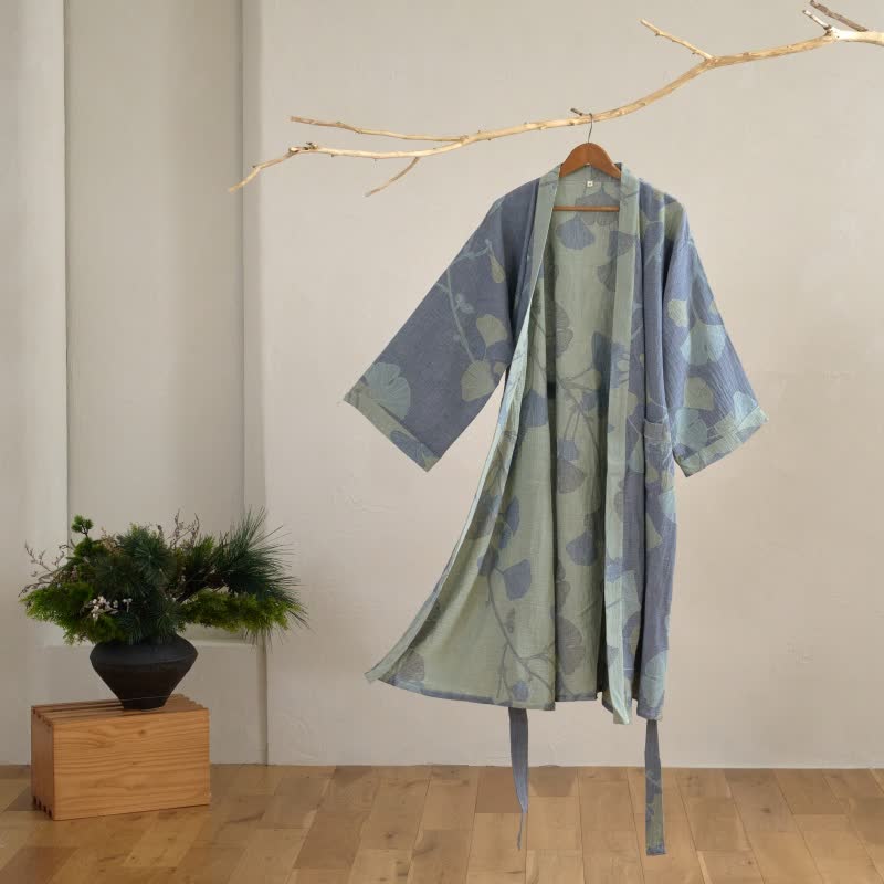 Peignoir kimono en coton biologique avec motif de feuilles de ginkgo – Design réversible bicolore pour femmes et hommes – Tissu en gaze légère – Vêtement d’intérieur luxueux avec ceinture assortie | Sulvida