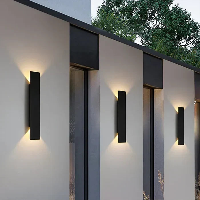 Applique murale extérieure résistante aux intempéries avec boîtier robuste en aluminium, étanche IP65, design moderne pour jardin, terrasse, allée et entrée | Sulvida