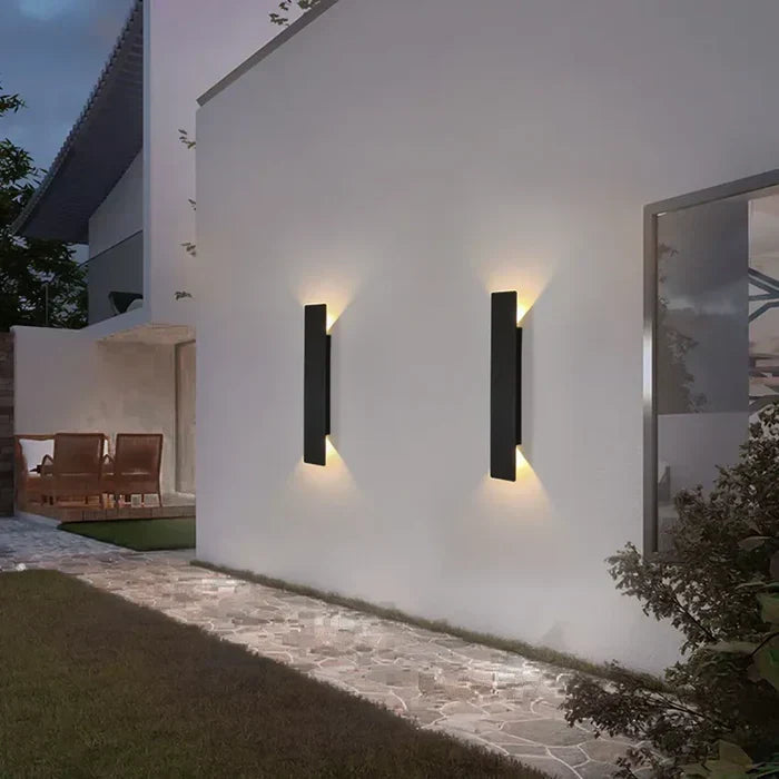 Applique murale extérieure résistante aux intempéries avec boîtier robuste en aluminium, étanche IP65, design moderne pour jardin, terrasse, allée et entrée | Sulvida