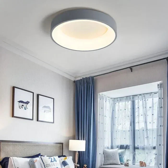 Plafonnier LED rond scandinave – Design minimaliste avec lumière d’ambiance à intensité réglable pour le salon, la chambre et le couloir | Sulvida