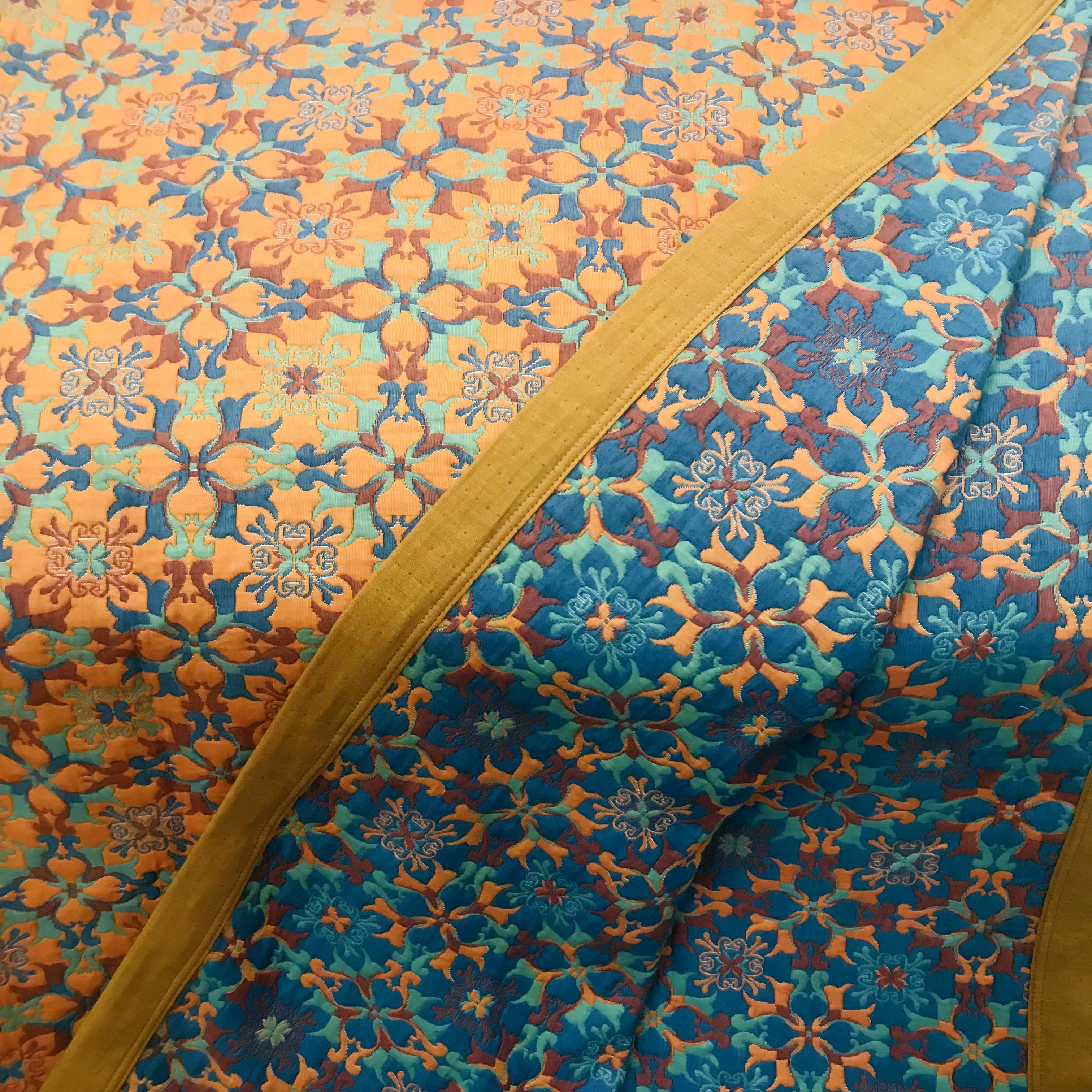 Quilt en coton à six couches, motif orange et bleu, couette réversible, textile de lit respirant pour une chambre moderne | Sulvida
