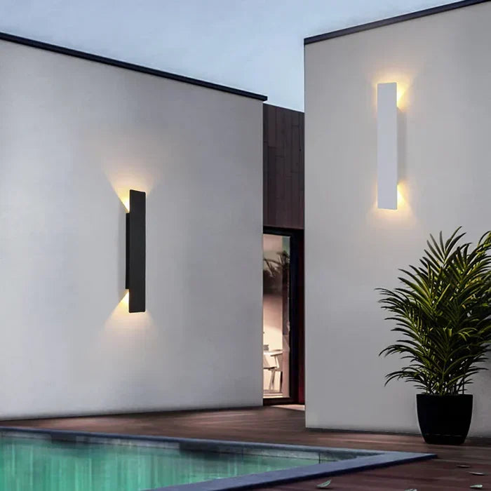 Applique murale extérieure résistante aux intempéries avec boîtier robuste en aluminium, étanche IP65, design moderne pour jardin, terrasse, allée et entrée | Sulvida