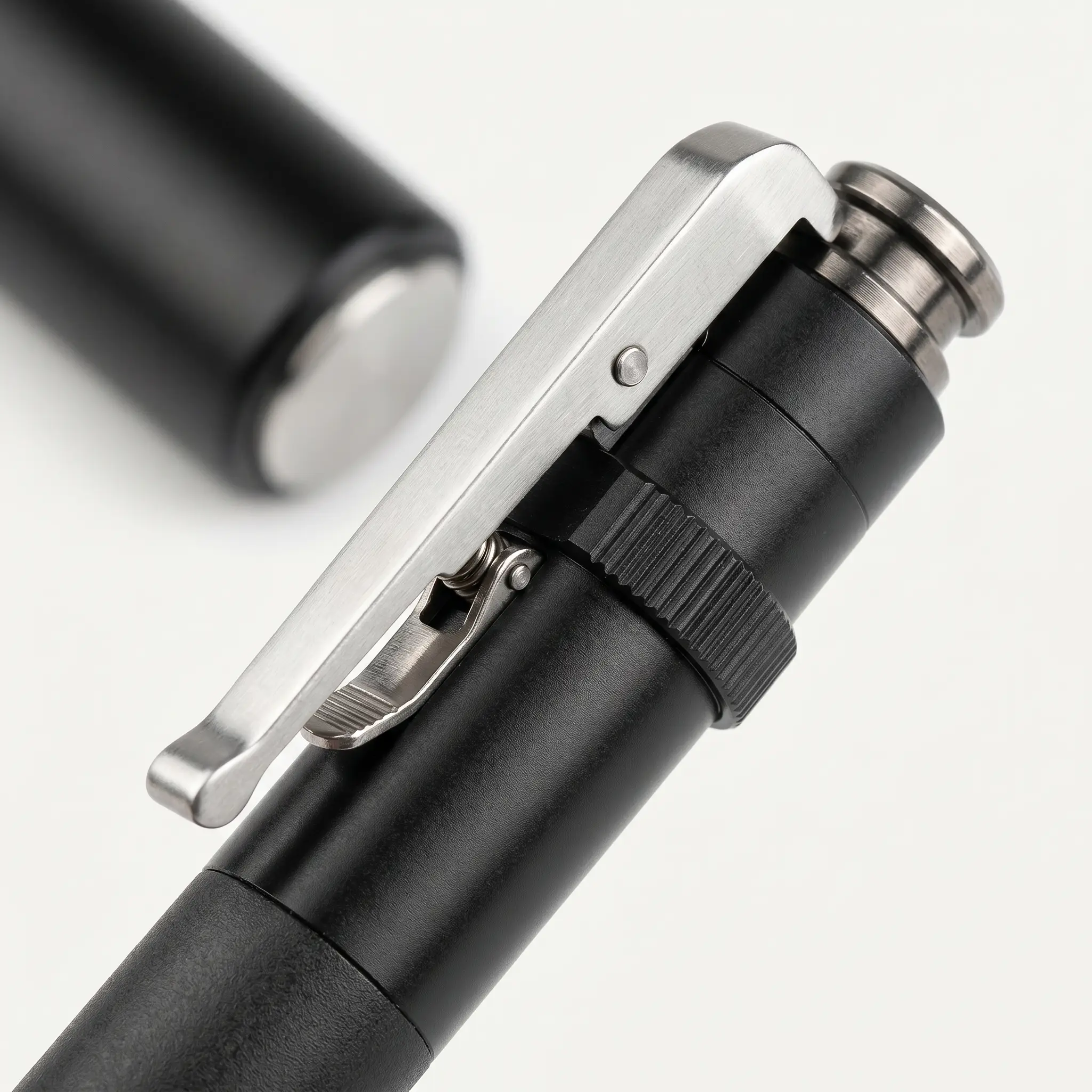 Bâton de défense télescopique extensible arme de sécurité portable en alliage métallique 39,5 cm déployé protection compacte | Sulvida