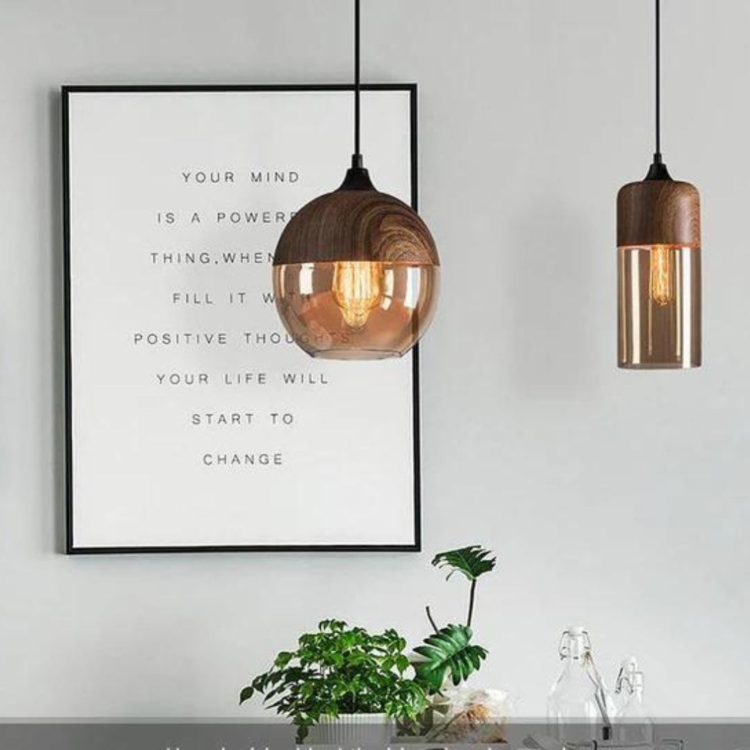 Suspension scandinave avec abat-jour en verre et structure effet bois – Éclairage dimmable pour salle à manger, salon, chambre – Hauteur réglable et diffusion de lumière chaude – Design intemporel | Sulvida