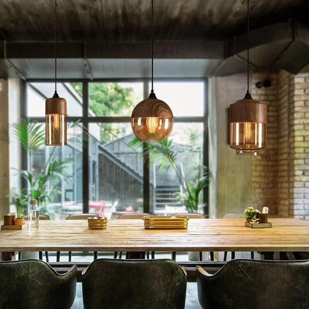 Suspension scandinave avec abat-jour en verre et structure effet bois – Éclairage dimmable pour salle à manger, salon, chambre – Hauteur réglable et diffusion de lumière chaude – Design intemporel | Sulvida