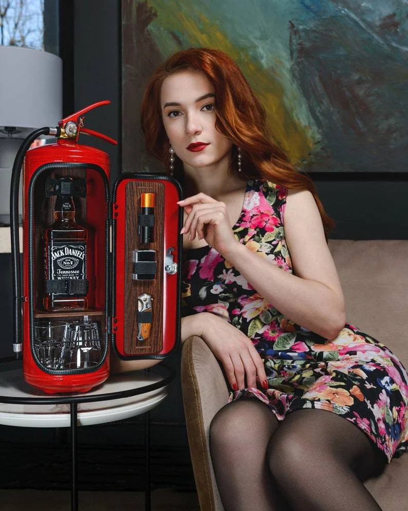 Bar secrète style extincteur - Distributeur de boissons caché avec espace accessoires - Accessoire de bar unique pour la maison - Version métallique | Sulvida