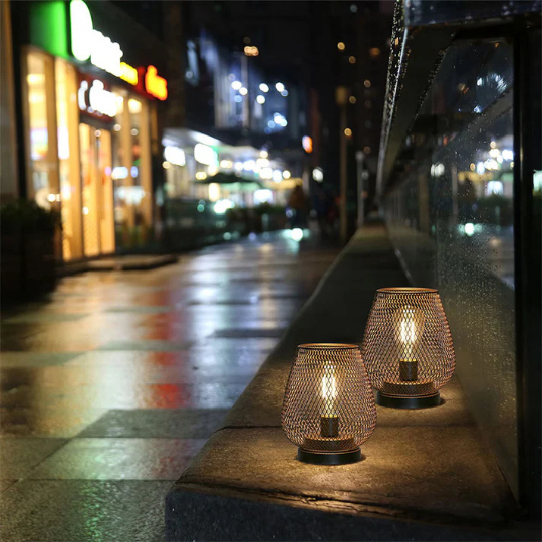 Lanterne LED sans fil, élégante lampe de table noire à piles avec éclairage au design vintage pour créer une ambiance chaleureuse à l’intérieur comme à l’extérieur | Sulvida