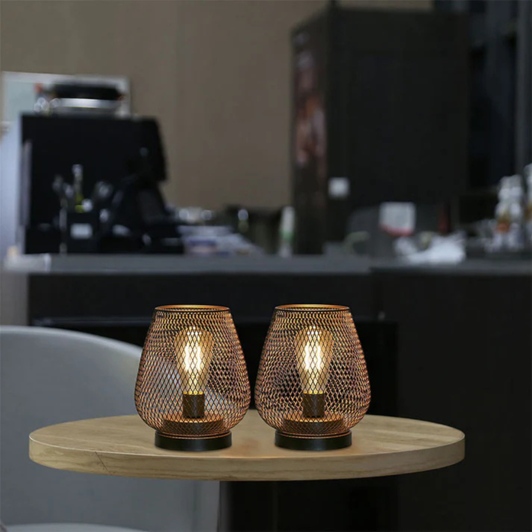 Lanterne LED sans fil, élégante lampe de table noire à piles avec éclairage au design vintage pour créer une ambiance chaleureuse à l’intérieur comme à l’extérieur | Sulvida