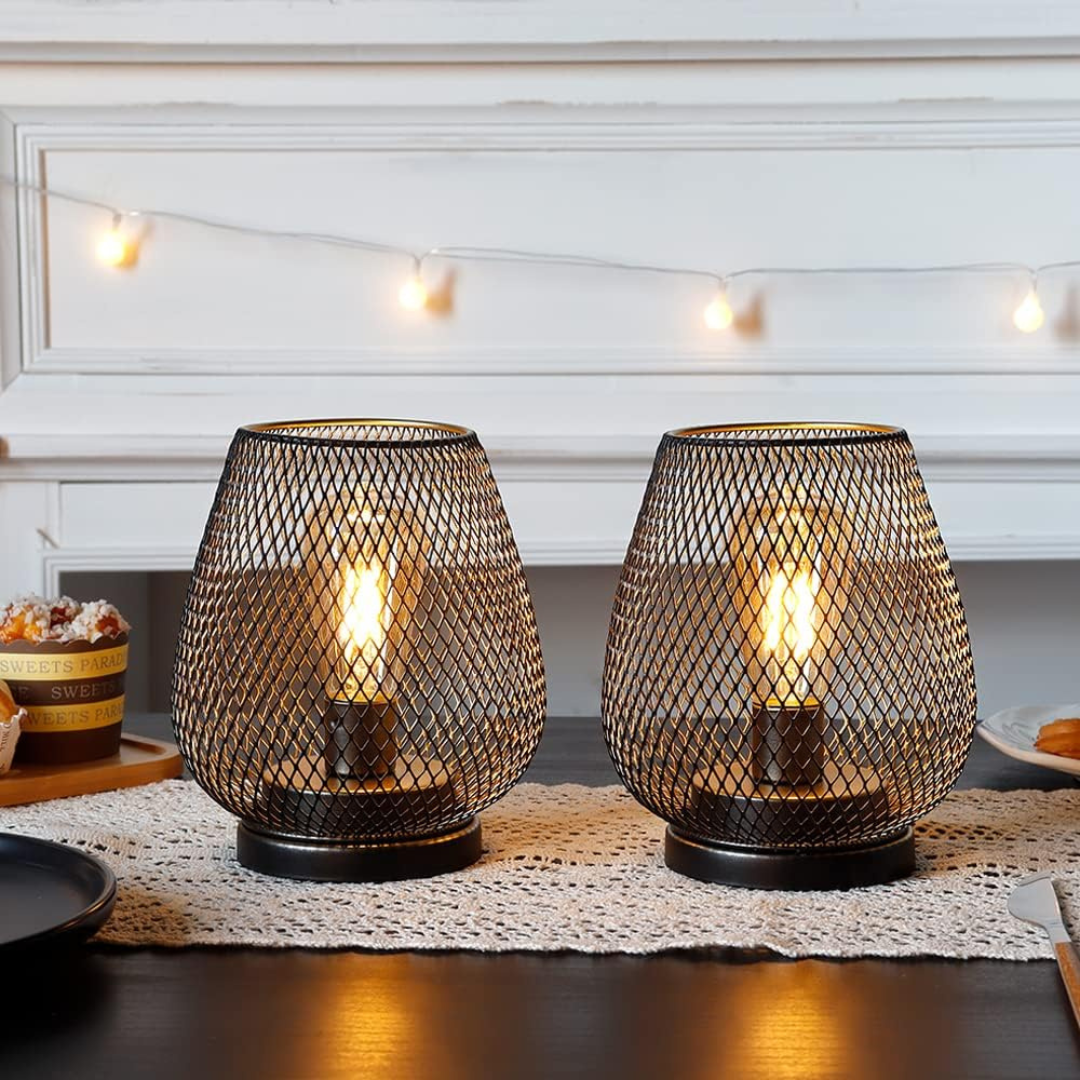 Lanterne LED sans fil, élégante lampe de table noire à piles avec éclairage au design vintage pour créer une ambiance chaleureuse à l’intérieur comme à l’extérieur | Sulvida