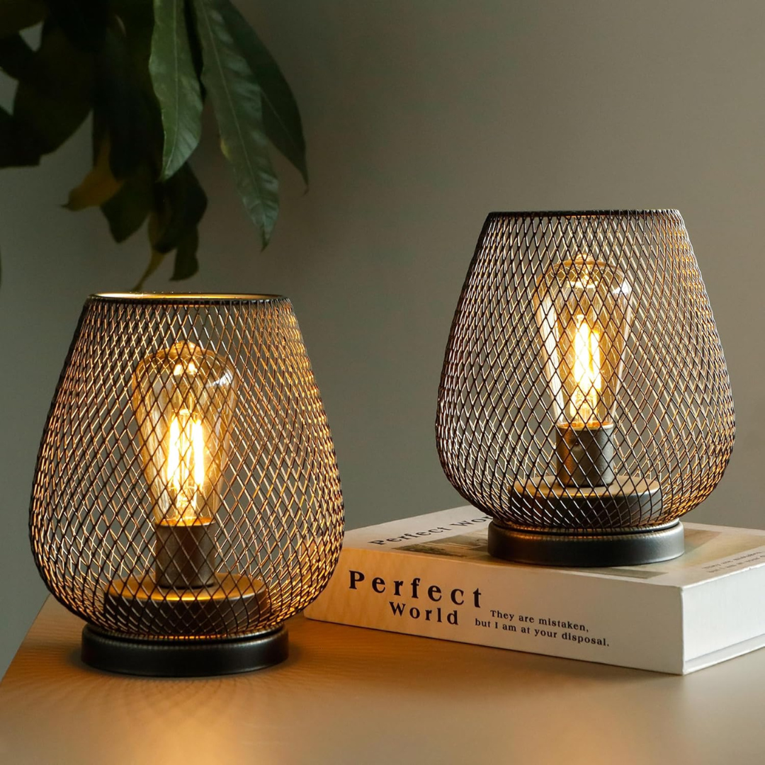 Lanterne LED sans fil, élégante lampe de table noire à piles avec éclairage au design vintage pour créer une ambiance chaleureuse à l’intérieur comme à l’extérieur | Sulvida