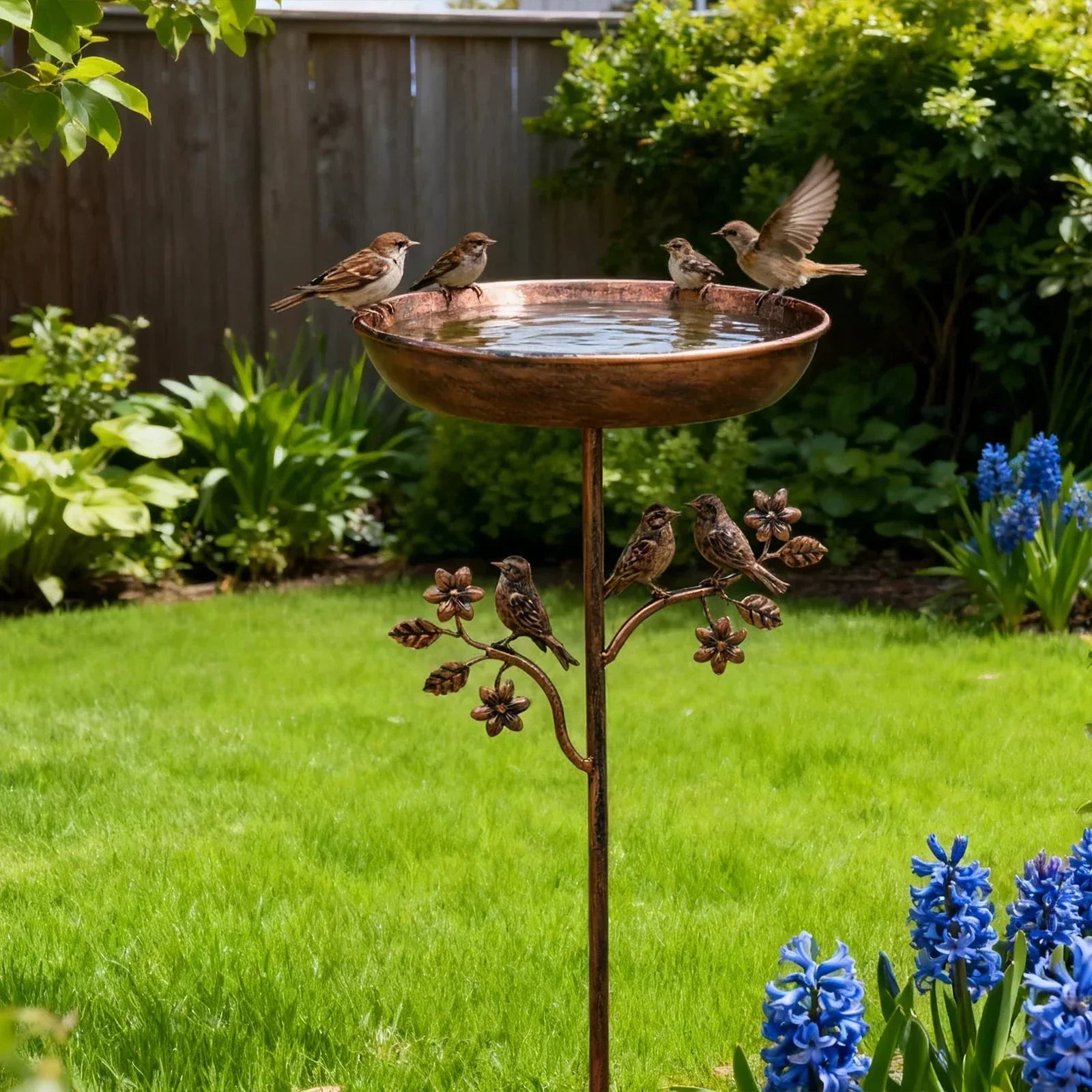 Bain d'oiseaux décoratif avec tige solide pour jardin | Ornement de jardin en métal avec bassin d'eau | Sulvida