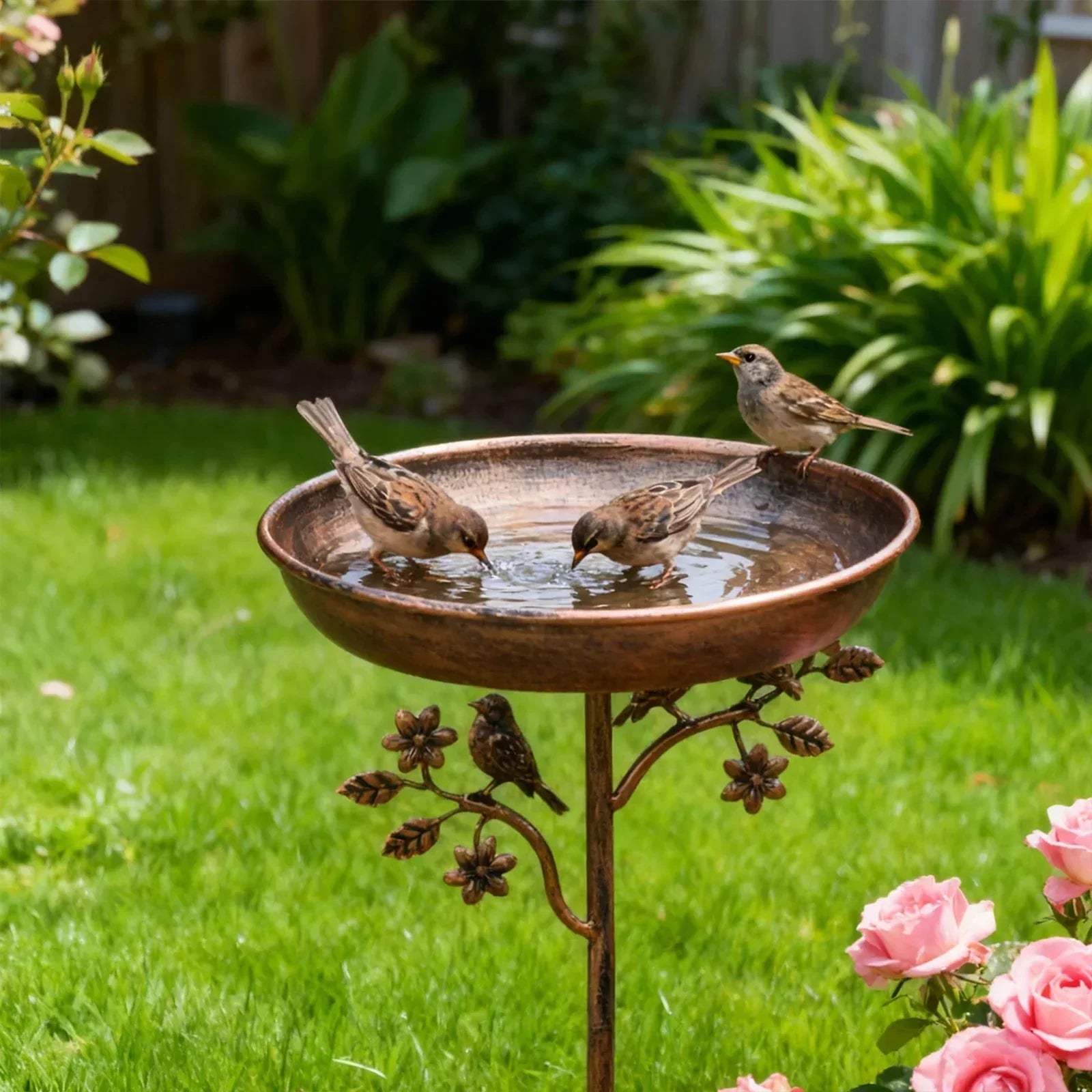 Bain d'oiseaux décoratif avec tige solide pour jardin | Ornement de jardin en métal avec bassin d'eau | Sulvida