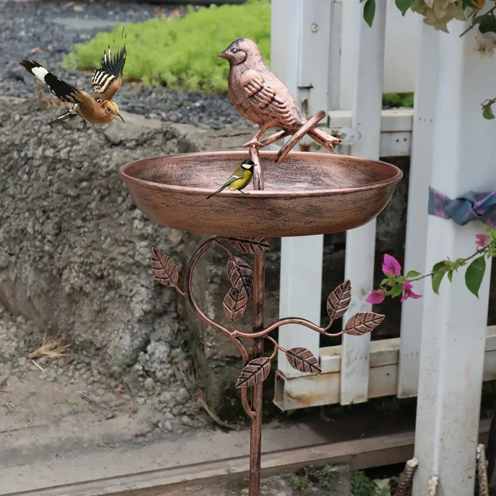 Bain d'oiseaux décoratif avec tige solide pour jardin | Ornement de jardin en métal avec bassin d'eau | Sulvida