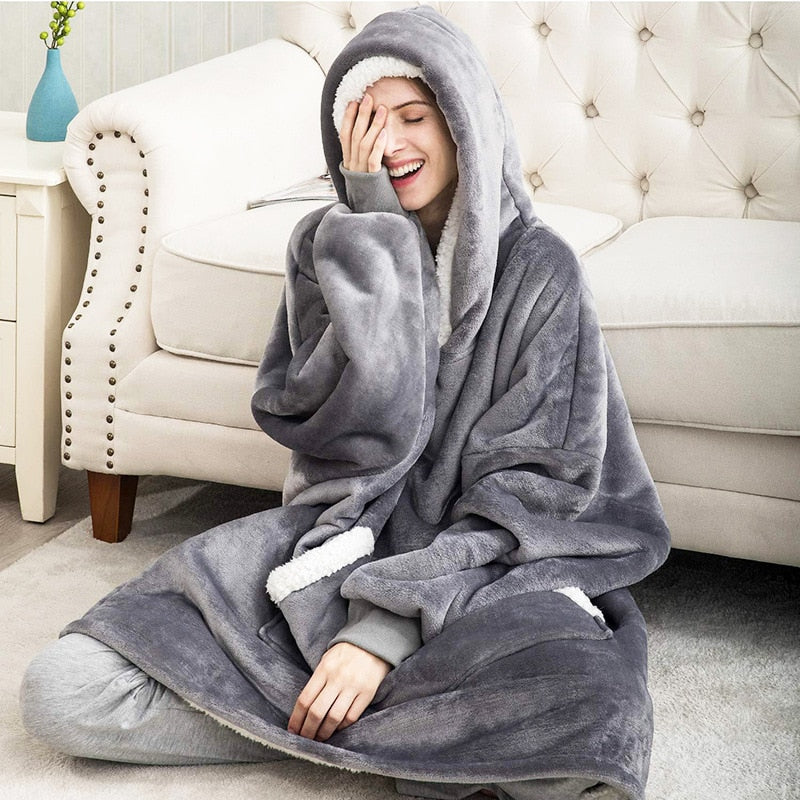 Couverture à capuche chaude type hoodie – Vêtement d’intérieur doux en polaire avec capuche et poches pour un confort ultime à la maison | Sulvida