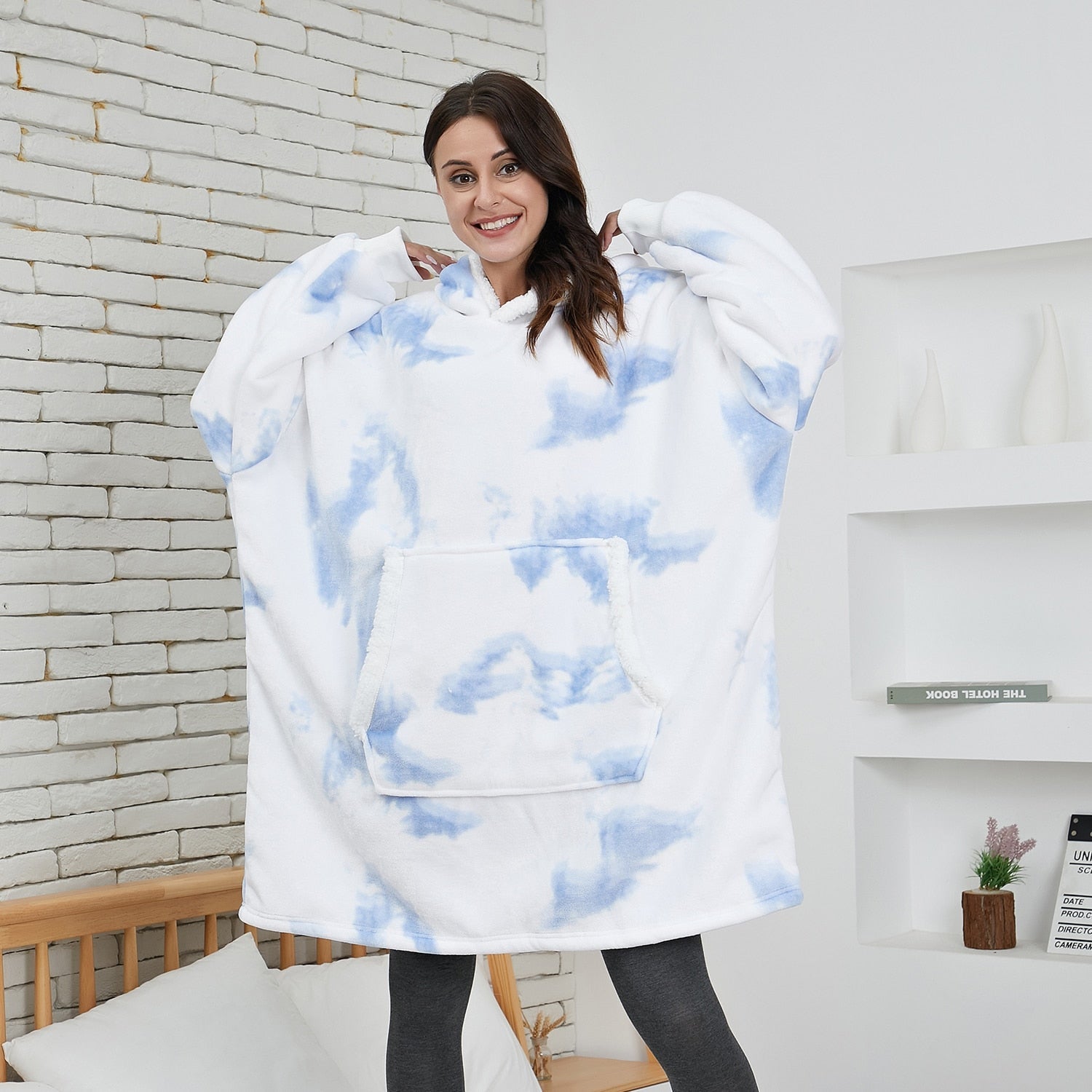 Couverture à capuche chaude type hoodie – Vêtement d’intérieur doux en polaire avec capuche et poches pour un confort ultime à la maison | Sulvida