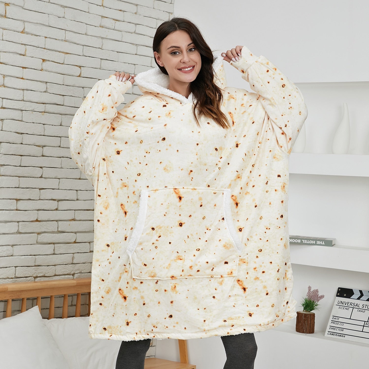 Couverture à capuche chaude type hoodie – Vêtement d’intérieur doux en polaire avec capuche et poches pour un confort ultime à la maison | Sulvida
