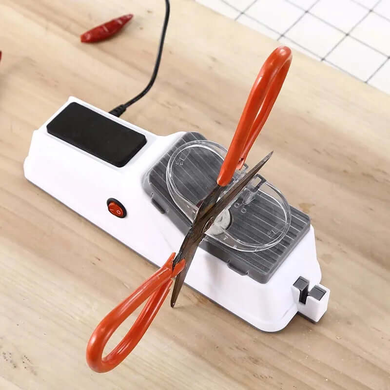 Aiguiseur de couteaux électrique rechargeable par USB – Aiguisage rapide et sûr des couteaux de cuisine et de loisirs – Aiguiseur compact avec meule en acier inoxydable | Sulvida