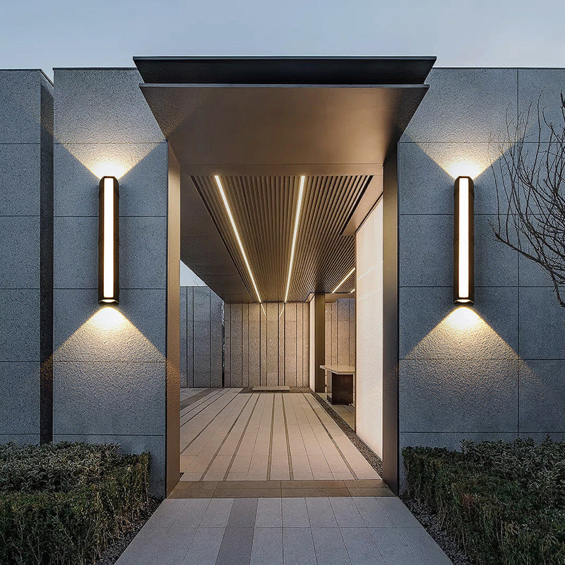 Applique murale extérieure LED moderne, noire et étanche, pour terrasse et jardin, au design épuré en aluminium | Sulvida