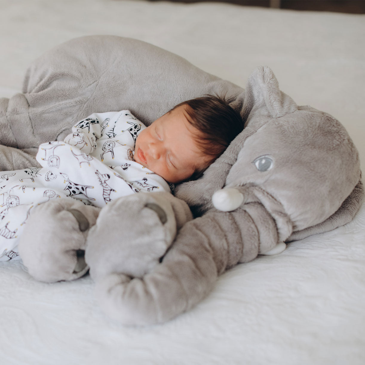 Coussin peluche éléphant doux pour enfants – coussin de jeu confortable en gris, bleu, rose, violet ou jaune – disponible en 40 cm et 60 cm | Sulvida