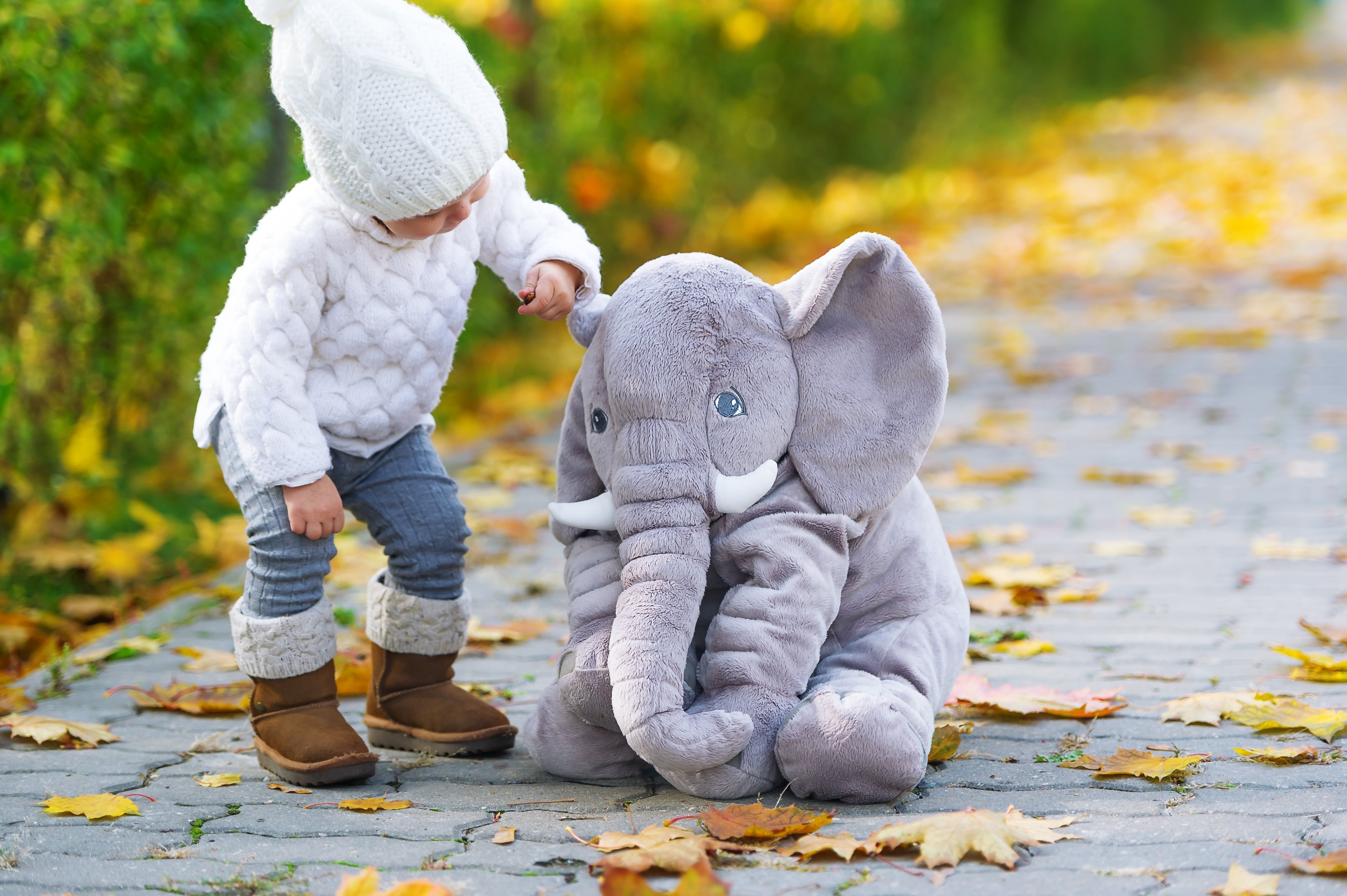 Coussin peluche éléphant doux pour enfants – coussin de jeu confortable en gris, bleu, rose, violet ou jaune – disponible en 40 cm et 60 cm | Sulvida