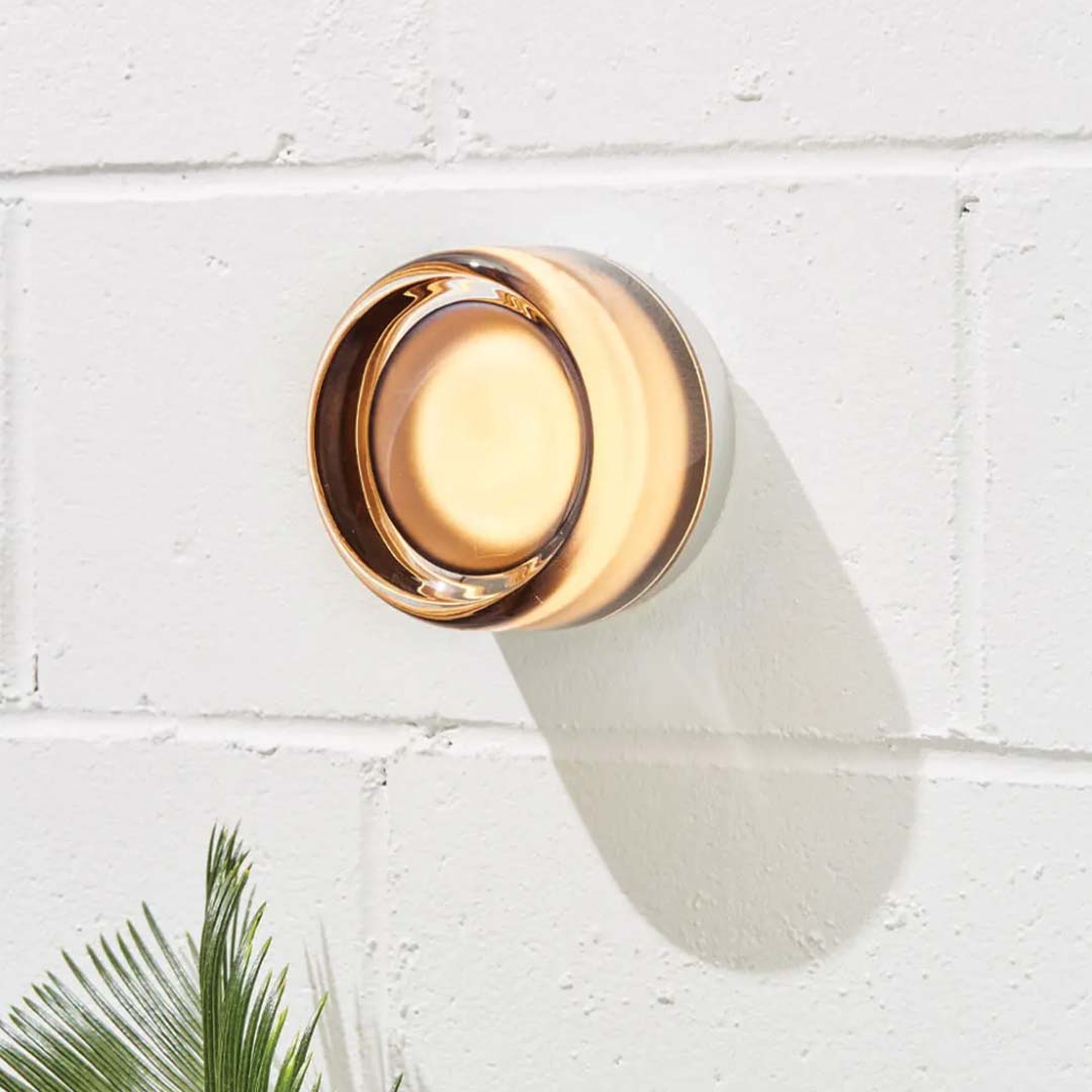 Applique murale LED avec boîtier minimaliste en aluminium et lumière blanc chaud 3000K – éclairage moderne compact pour le salon, le couloir et la chambre | Sulvida