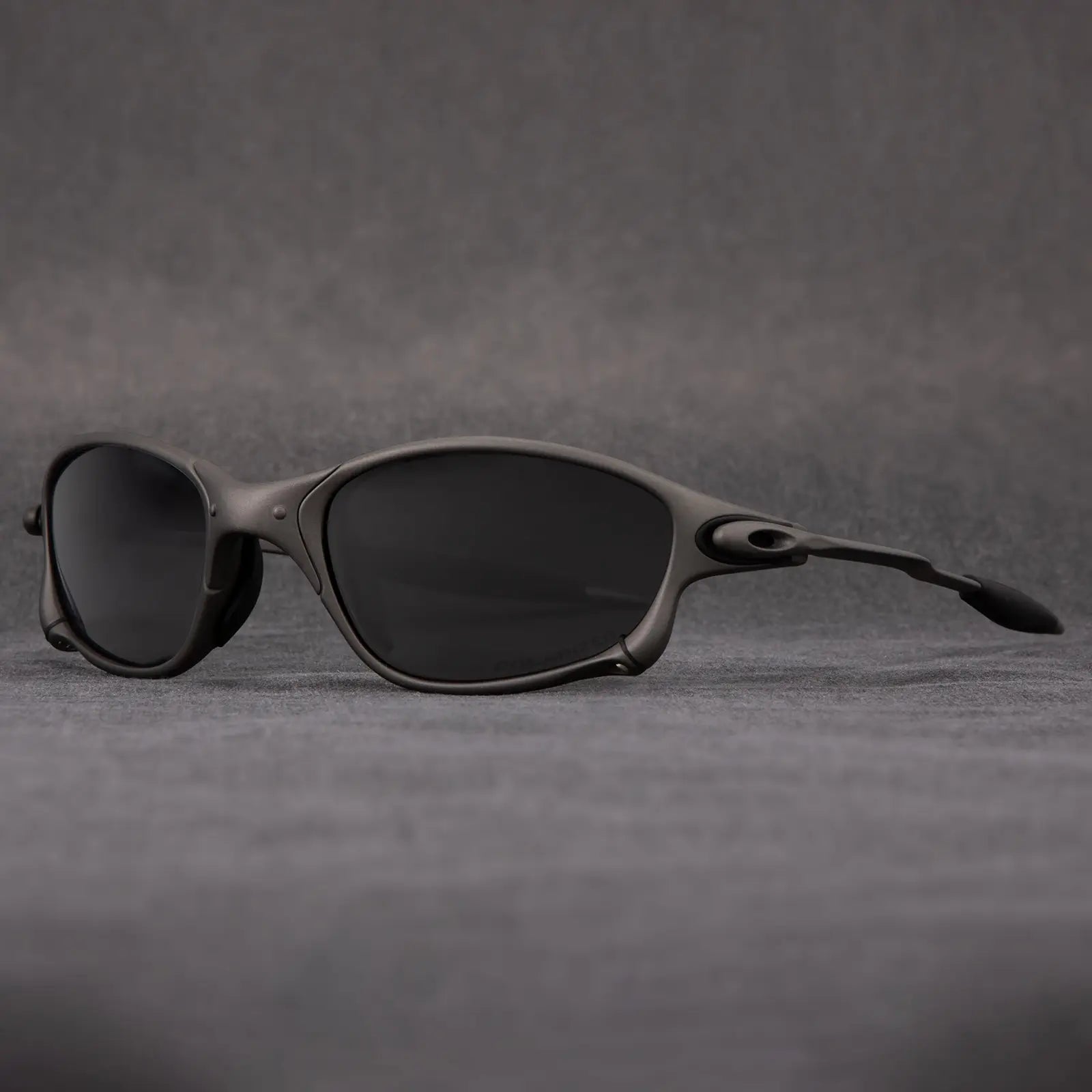 Lunettes de soleil sportives polarisées avec monture métallique et verres miroirs rouges pour le cyclisme, la conduite et les activités de plein air | Sulvida